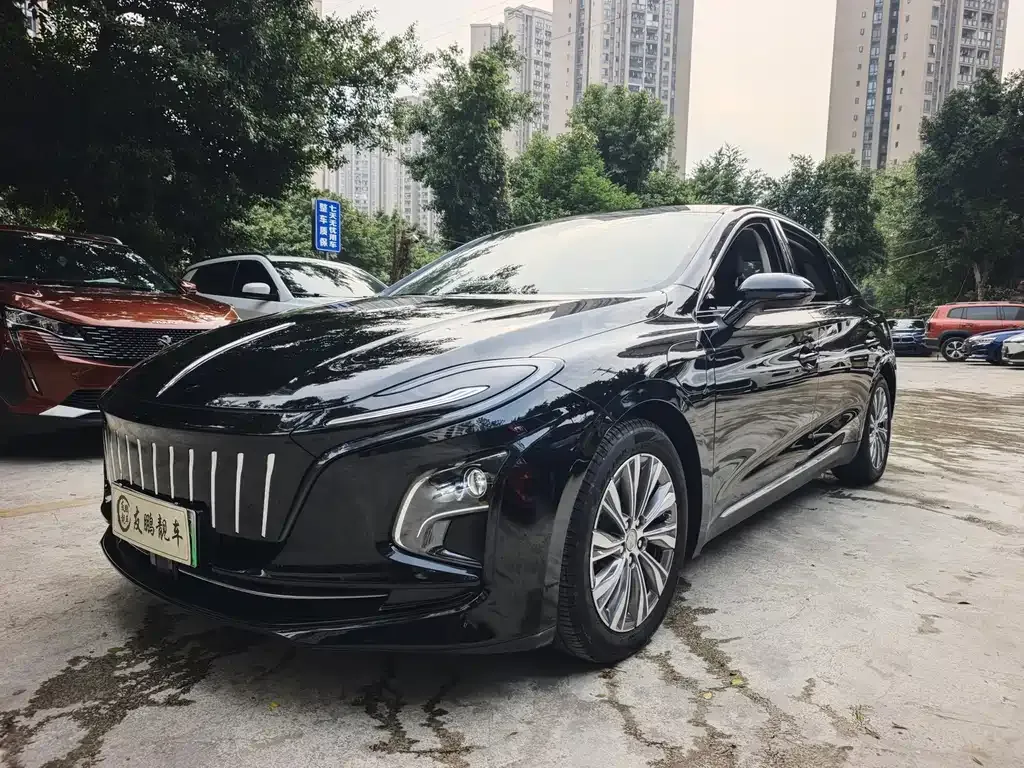 Hongqi E-QM5 — фото 1