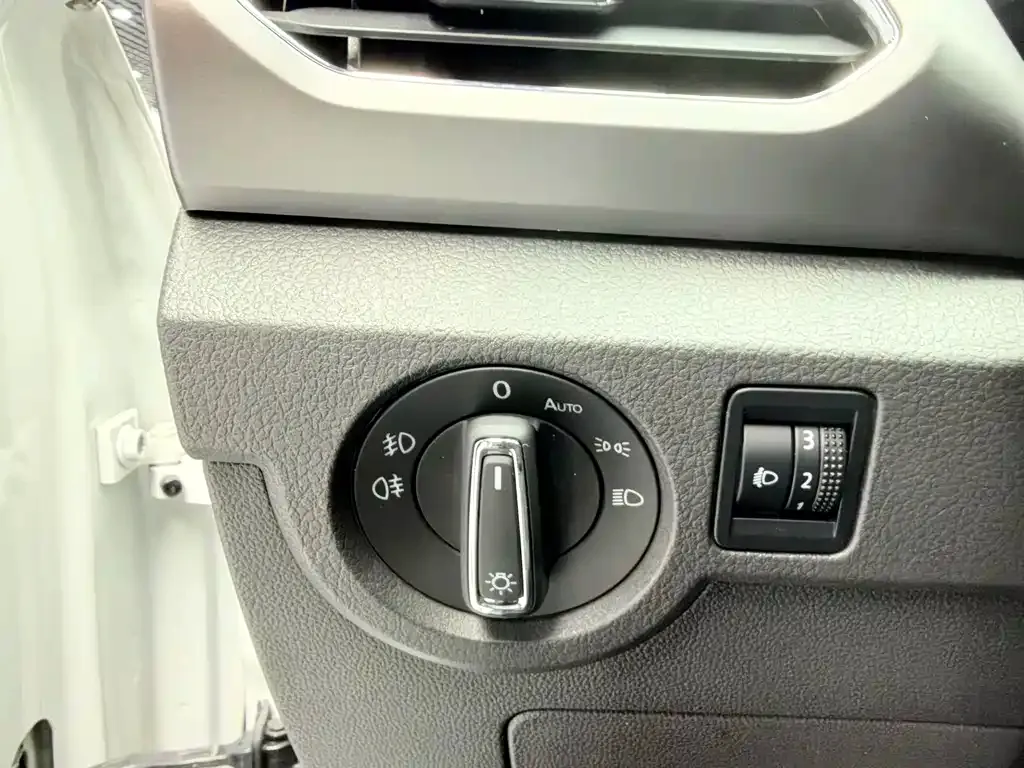 Volkswagen T-Cross — фото 10