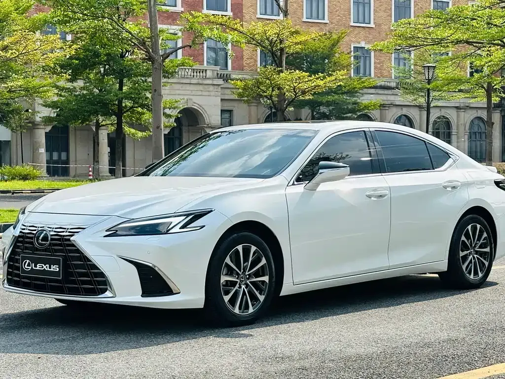 Lexus ES — фото 1