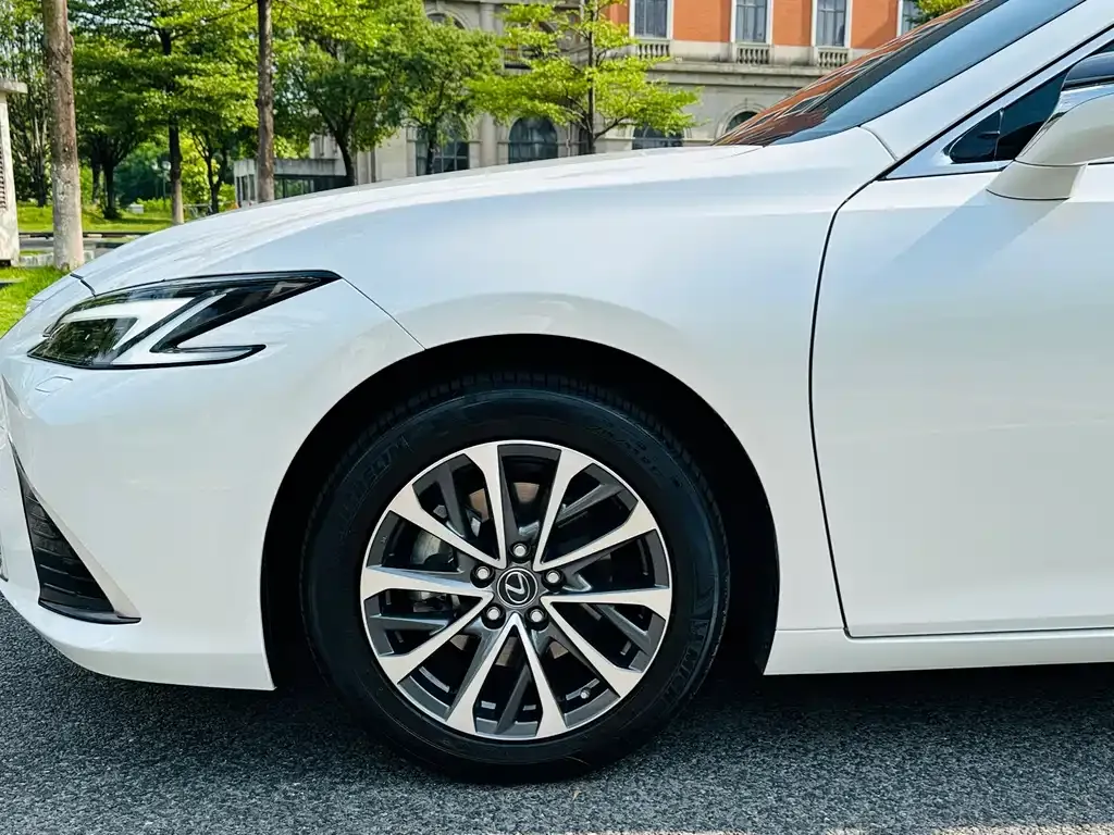 Lexus ES — фото 3