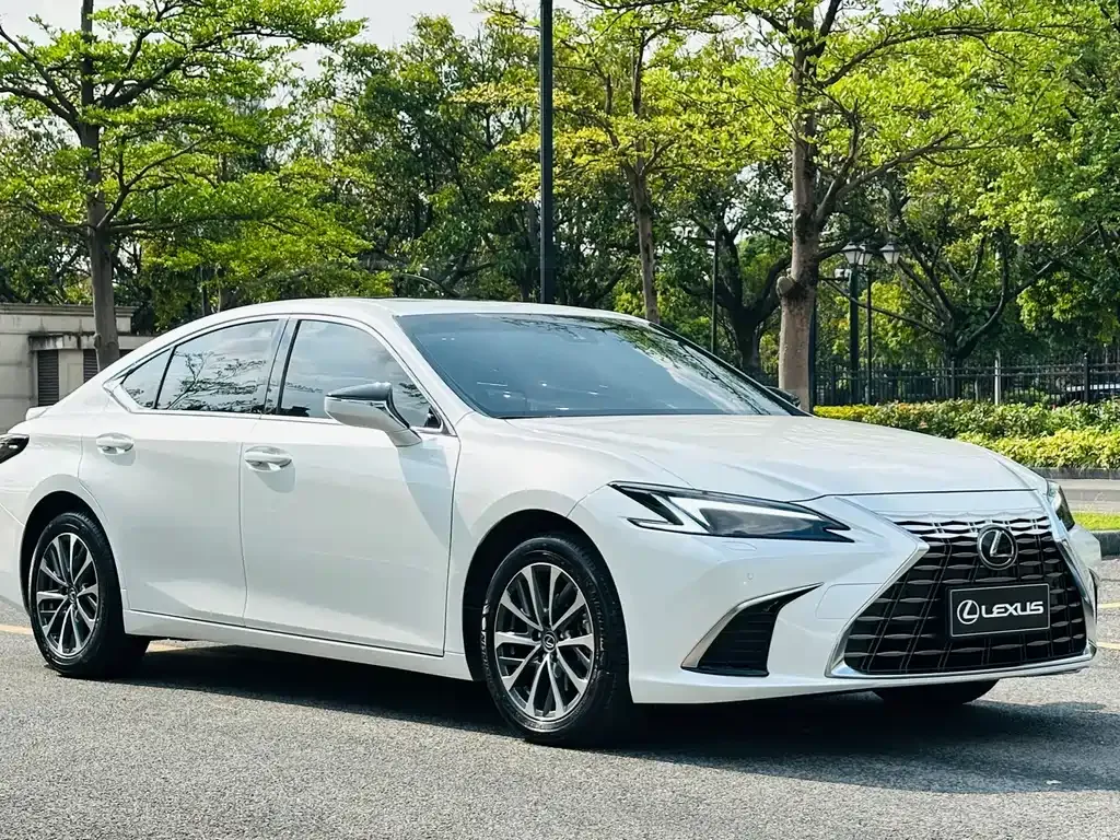 Lexus ES — фото 9