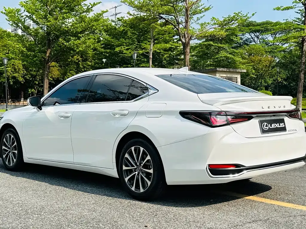 Lexus ES — фото 4