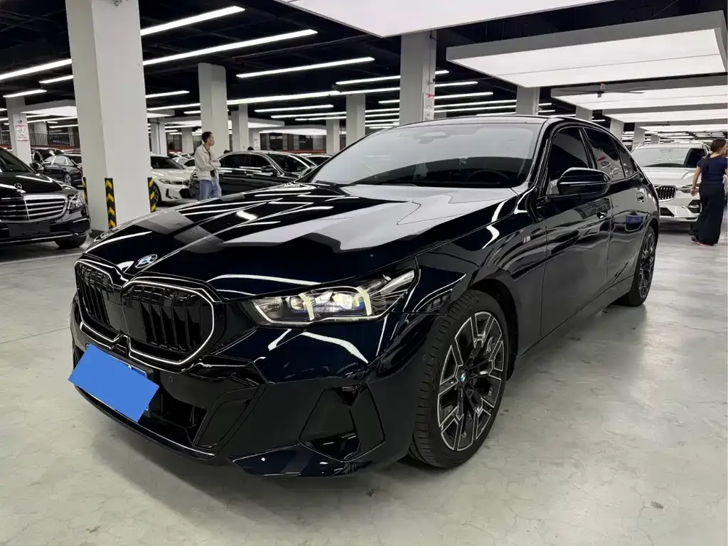 BMW 5 Series — фото 1
