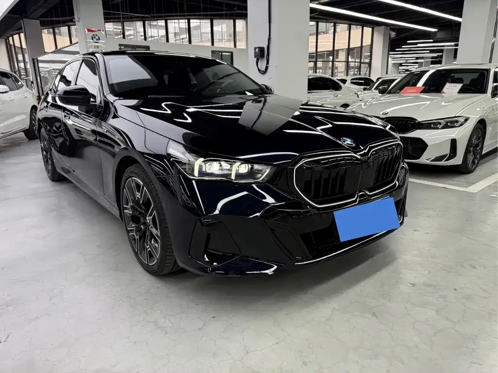 BMW 5 Series — фото 10