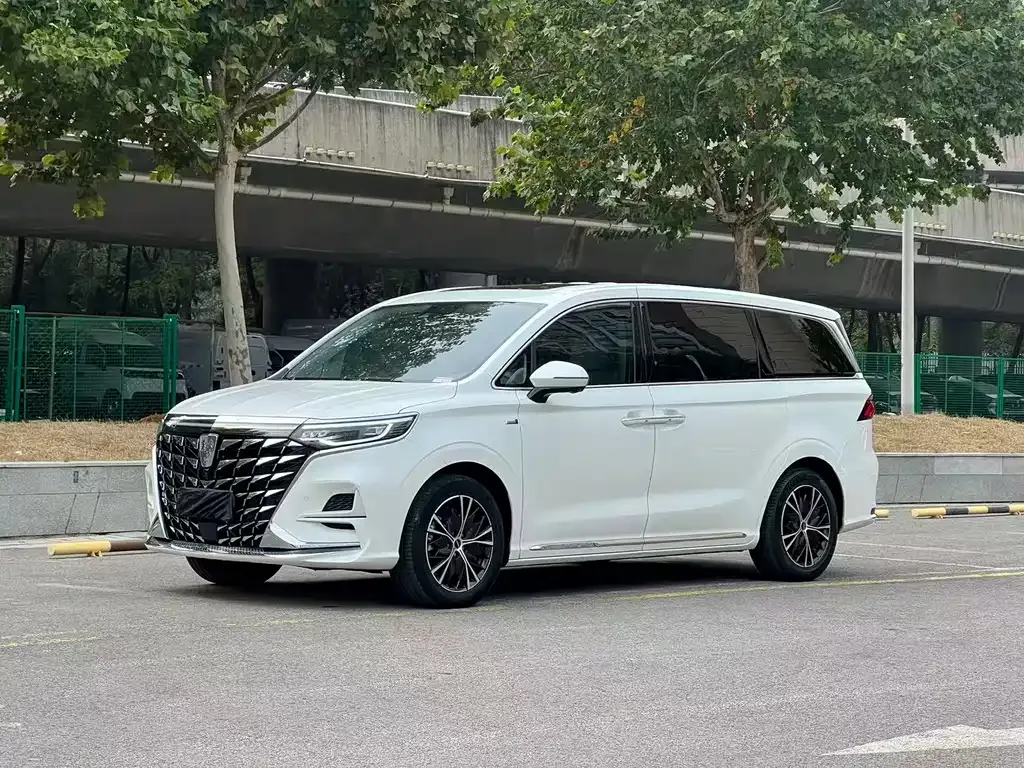 Roewe iMAX8 — фото 1