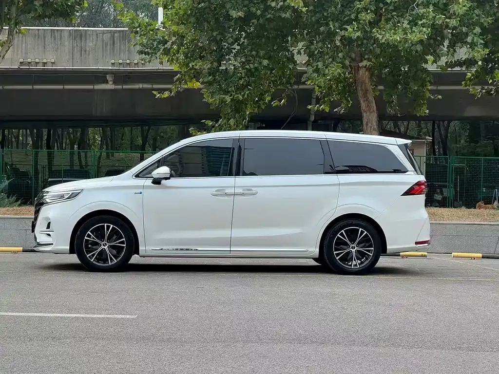 Roewe iMAX8 — фото 5