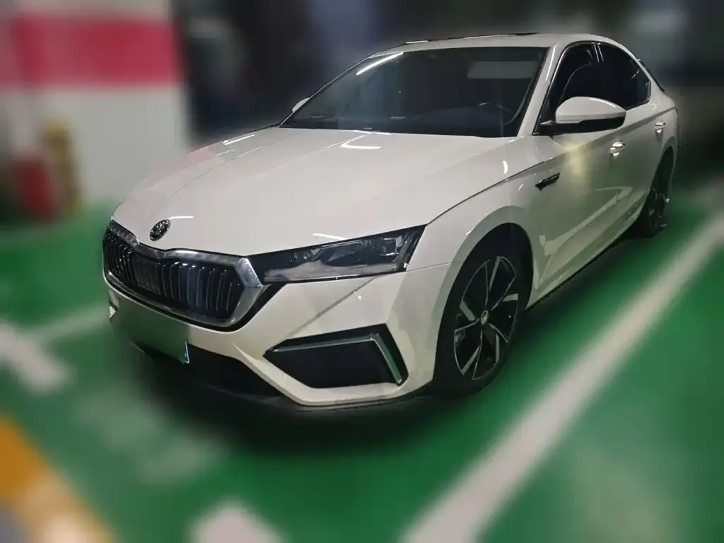 Skoda Octavia — фото 1