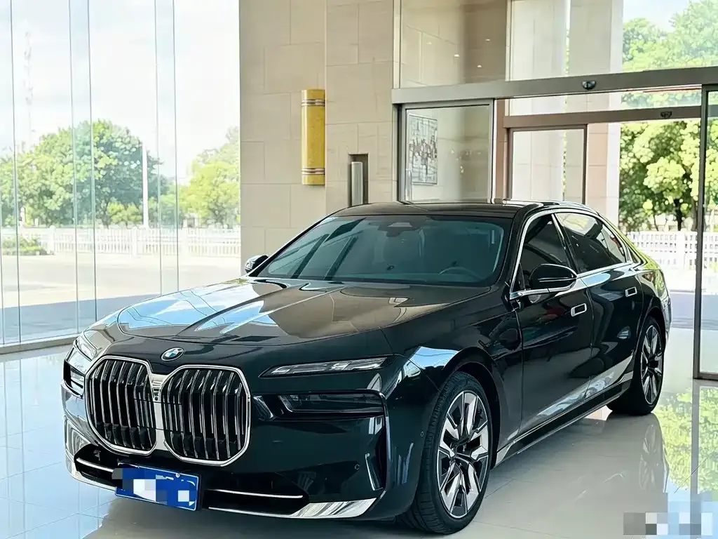 BMW 7 Series — фото 1