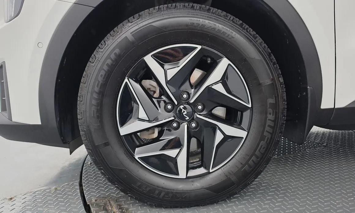 Kia Sorento — фото 7