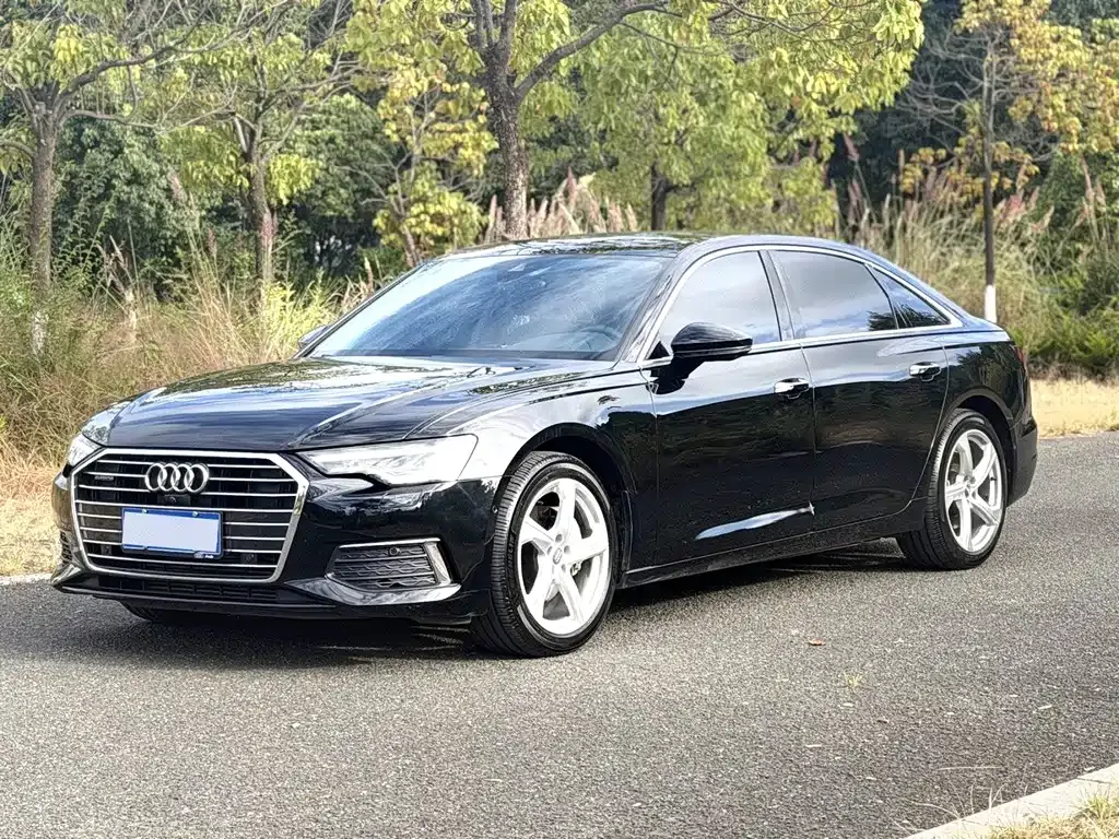 Audi A6L — фото 1