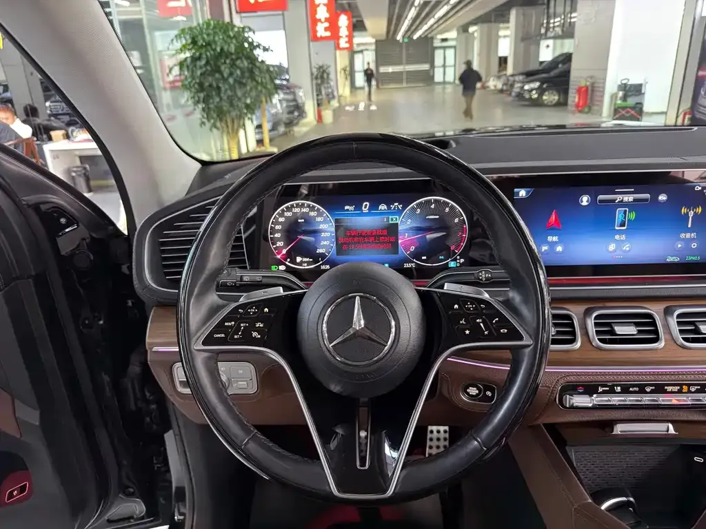Mercedes-Benz GLS — фото 7