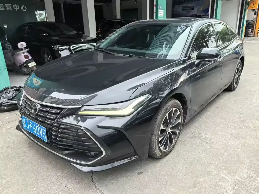 Toyota Avalon — фото 1