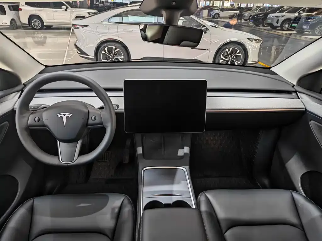 Tesla Model Y — фото 5