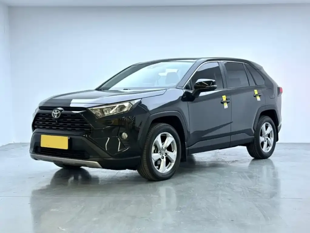 Toyota RAV4 — фото 1