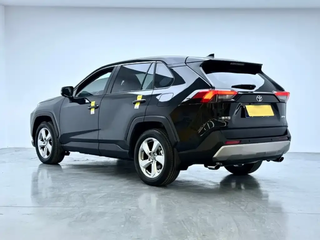 Toyota RAV4 — фото 7
