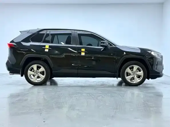 Toyota RAV4 — фото 6