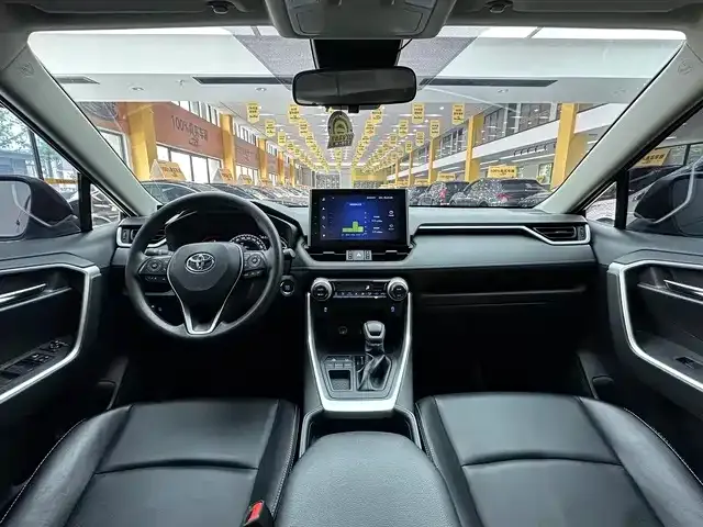 Toyota RAV4 — фото 2