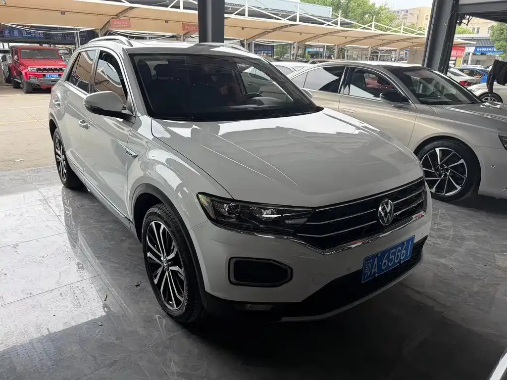 Volkswagen T-Roc — фото 10