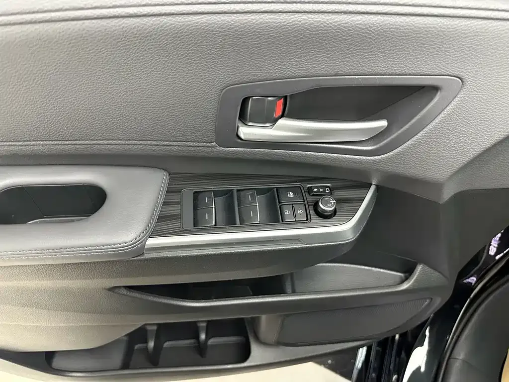 Toyota Sienna — фото 7