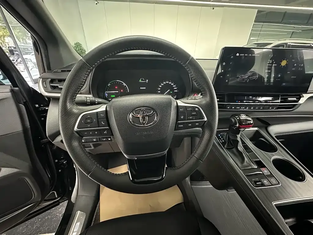 Toyota Sienna — фото 9