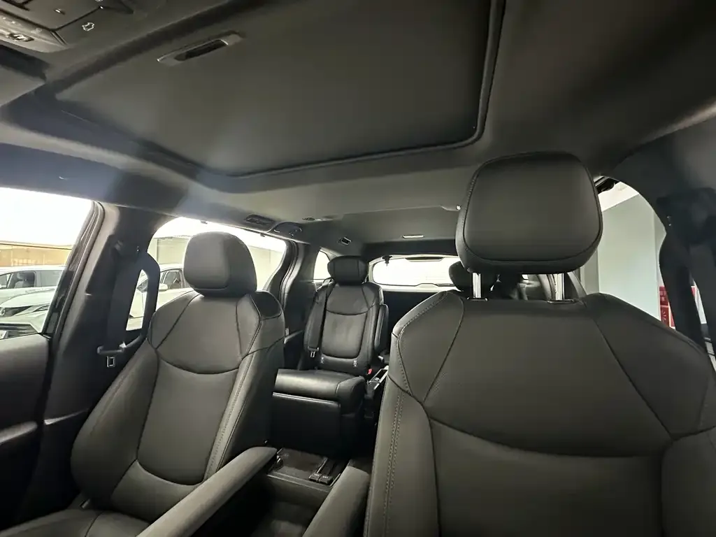 Toyota Sienna — фото 2