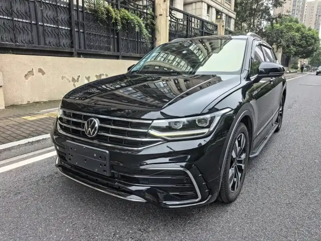 Volkswagen Tiguan L — фото 1