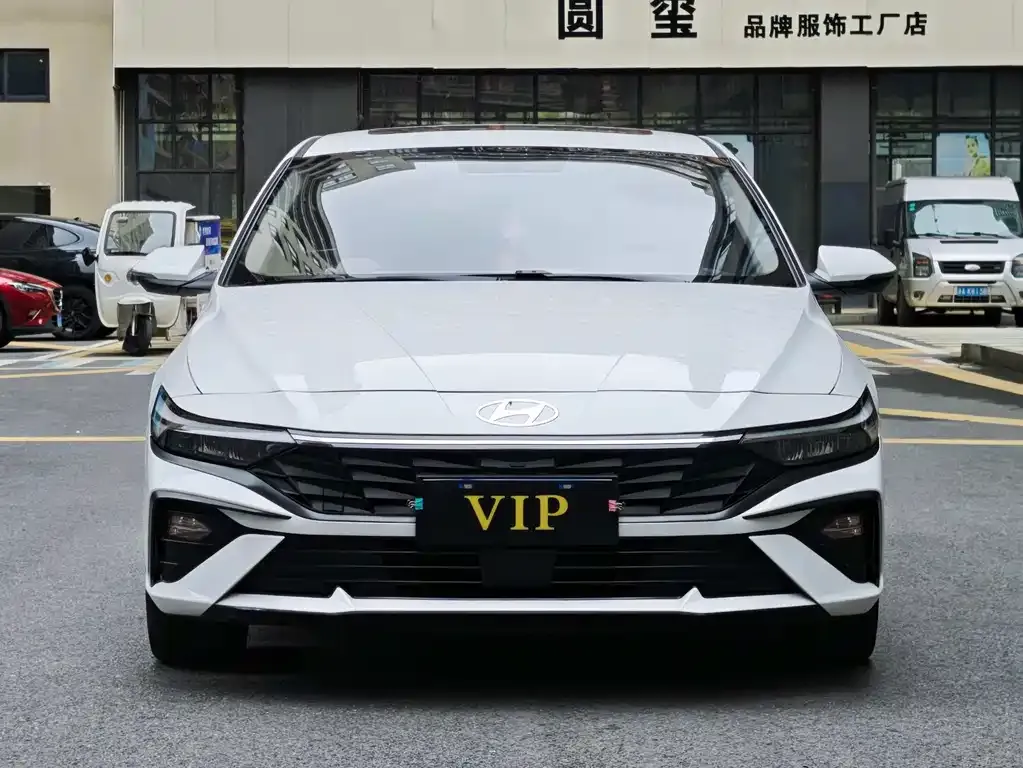 Hyundai Elantra — фото 4