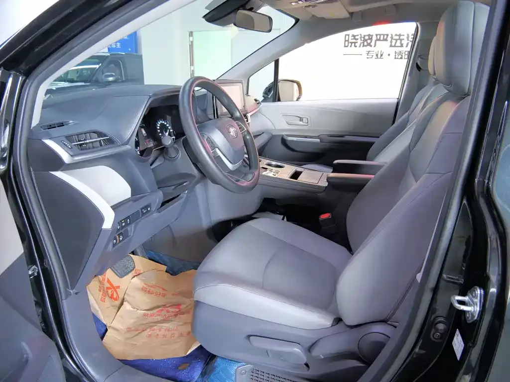 Toyota Granvia — фото 7