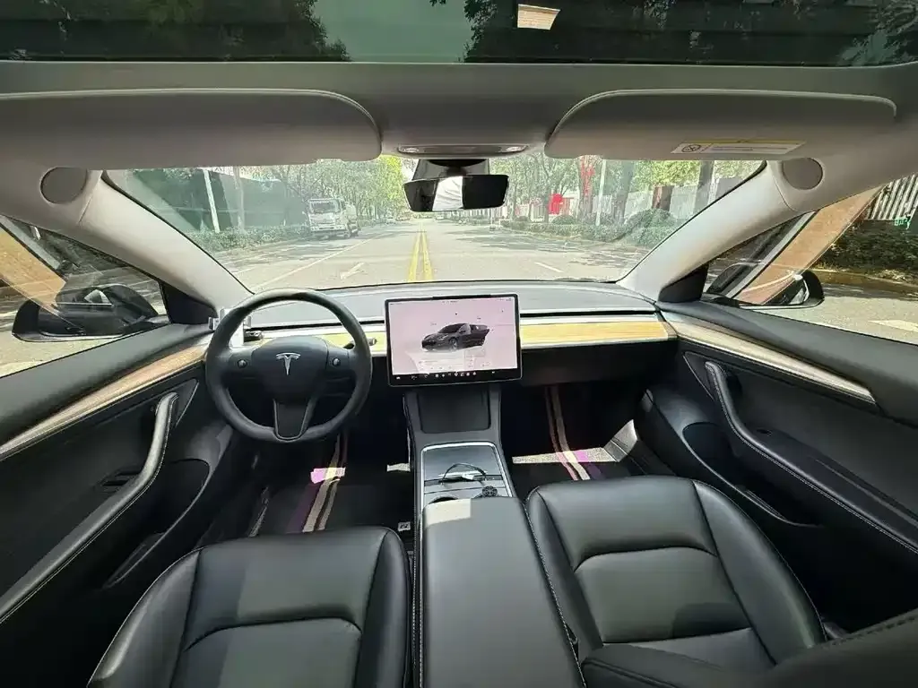 Tesla Model 3 — фото 8