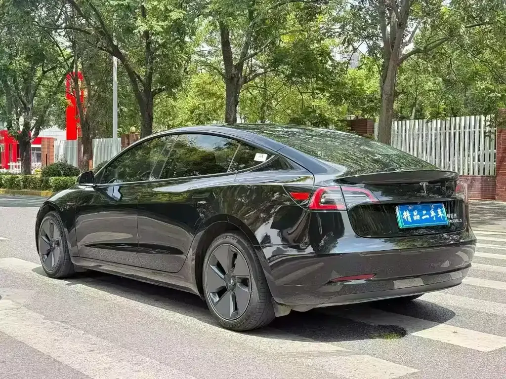 Tesla Model 3 — фото 9