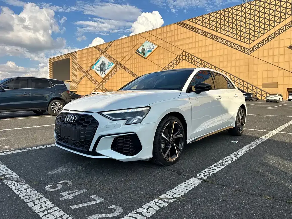 Audi A3 — фото 1