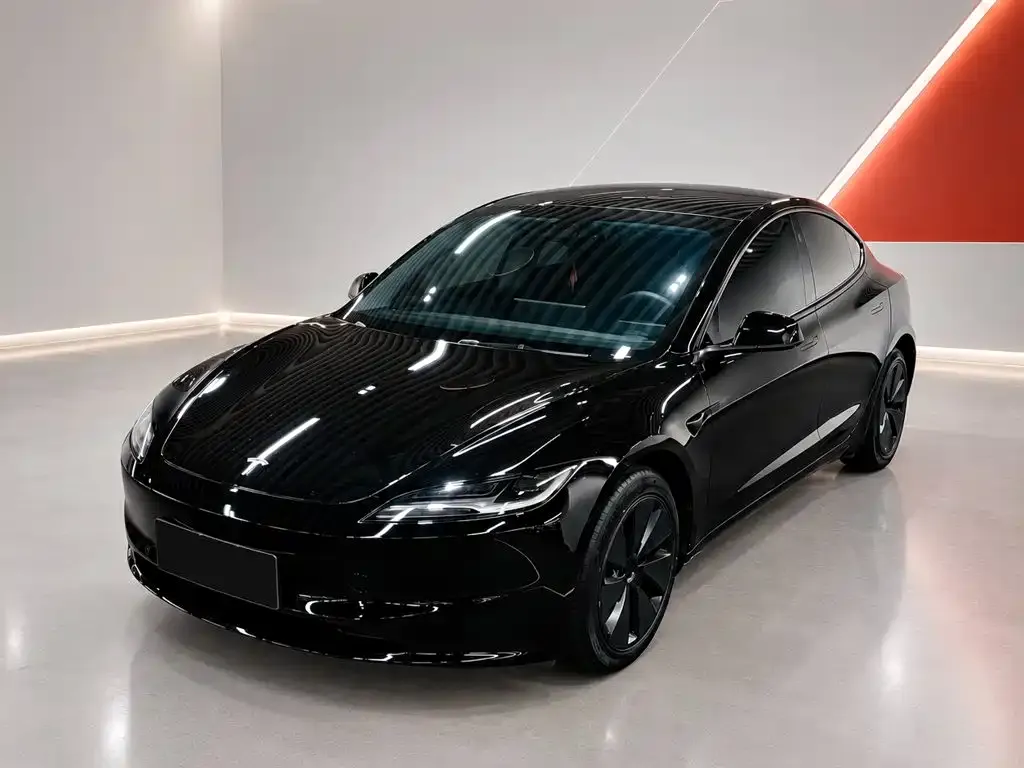 Tesla Model 3 — фото 1