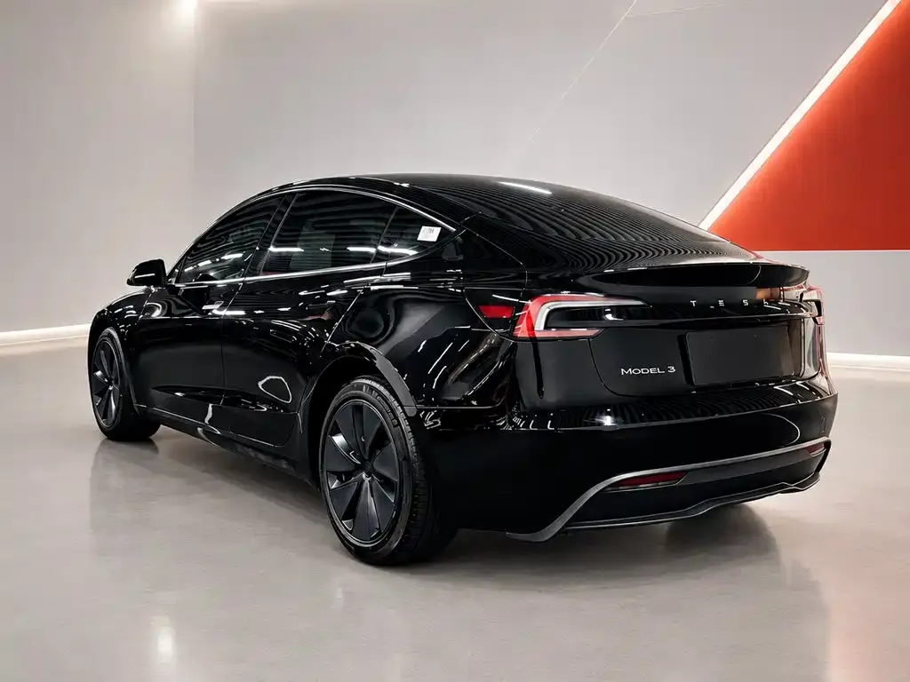 Tesla Model 3 — фото 7