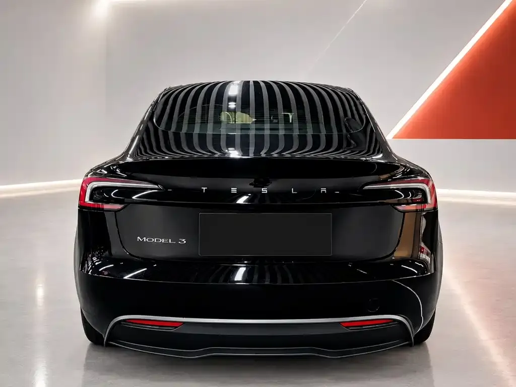 Tesla Model 3 — фото 2