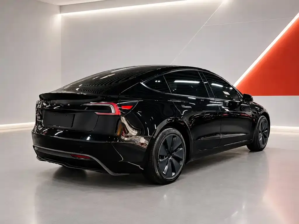 Tesla Model 3 — фото 4