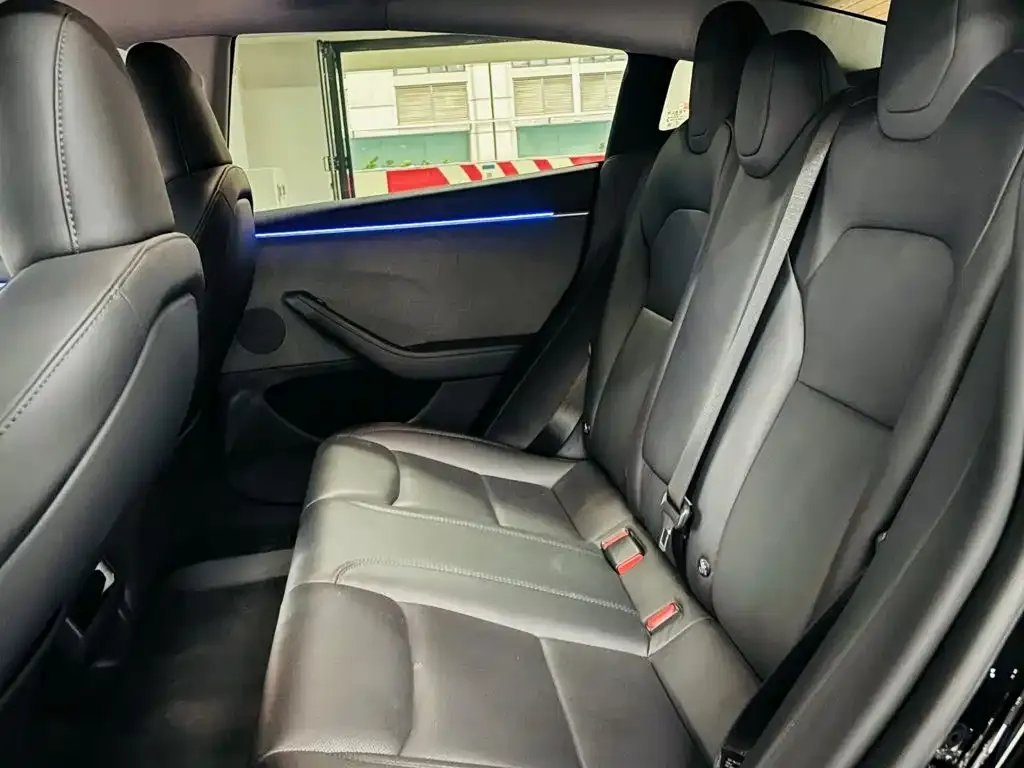 Tesla Model 3 — фото 3