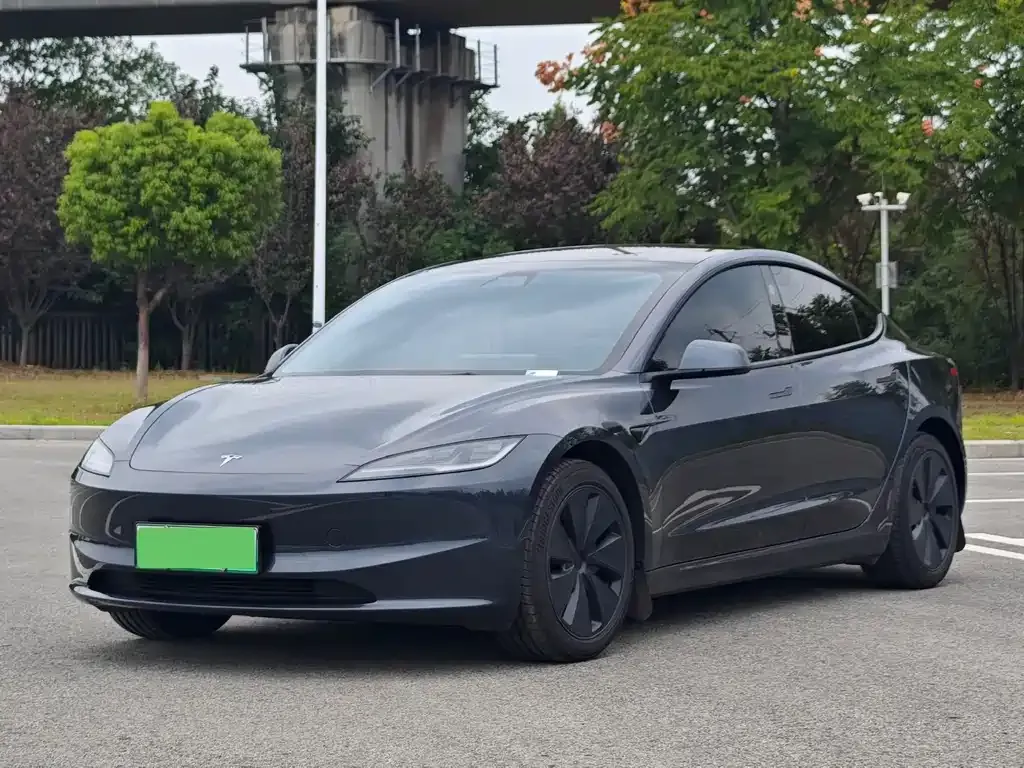 Tesla Model 3 — фото 1