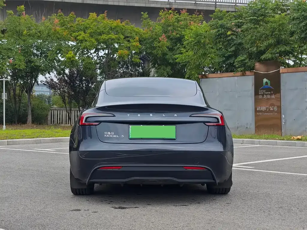 Tesla Model 3 — фото 9