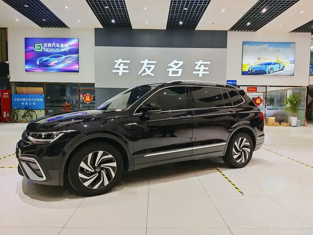 Volkswagen Tiguan L — фото 10