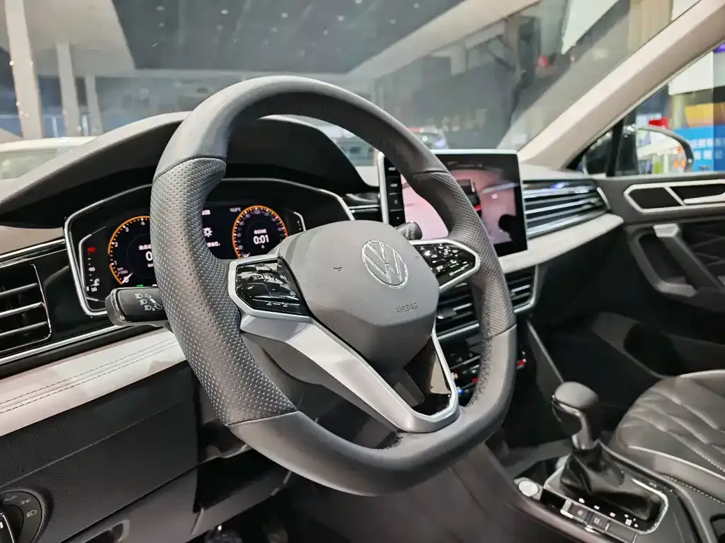 Volkswagen Tiguan L — фото 7