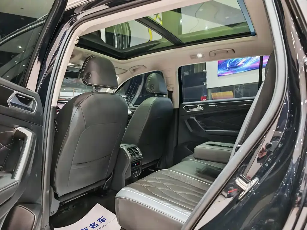 Volkswagen Tiguan L — фото 6