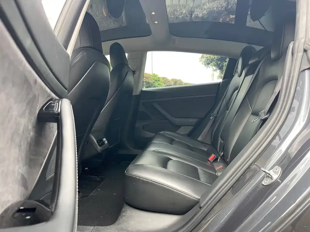 Tesla Model 3 — фото 2