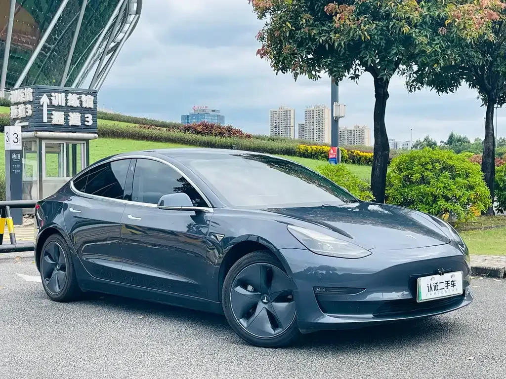 Tesla Model 3 — фото 9