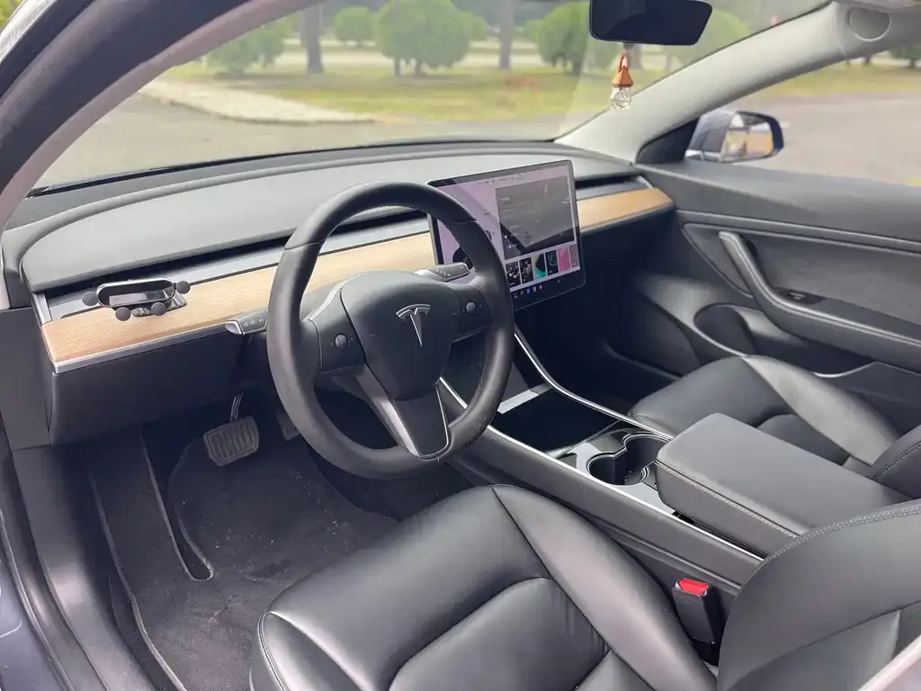 Tesla Model 3 — фото 3