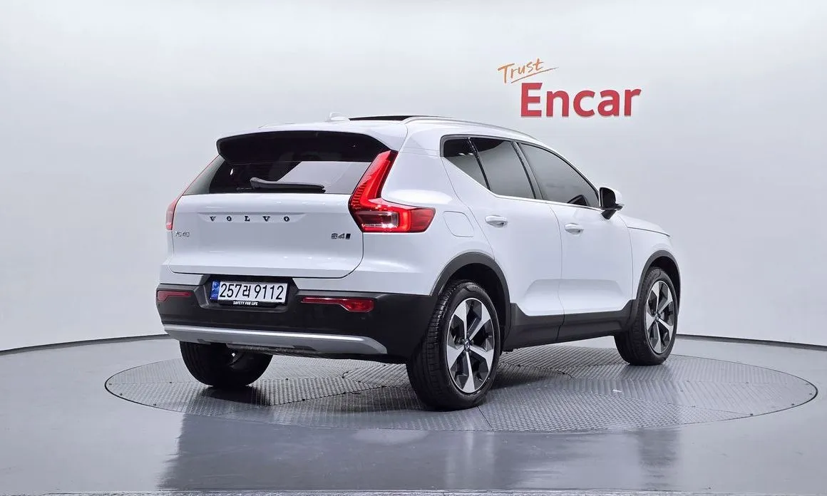 Volvo XC40 — фото 6