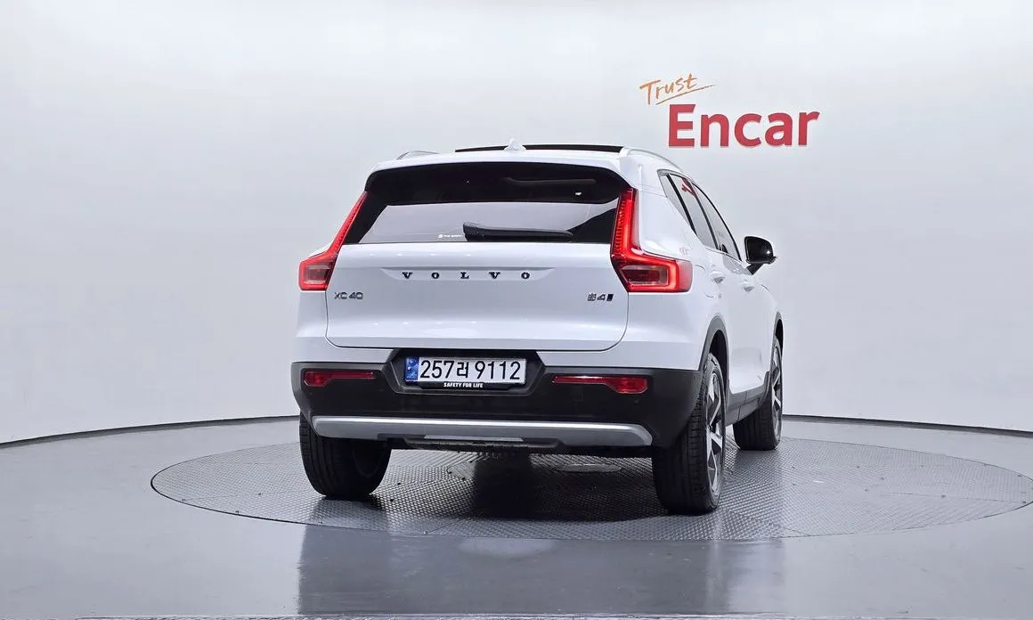 Volvo XC40 — фото 3