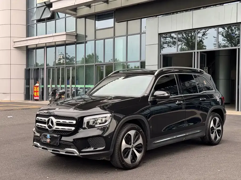 Mercedes-Benz GLB — фото 1