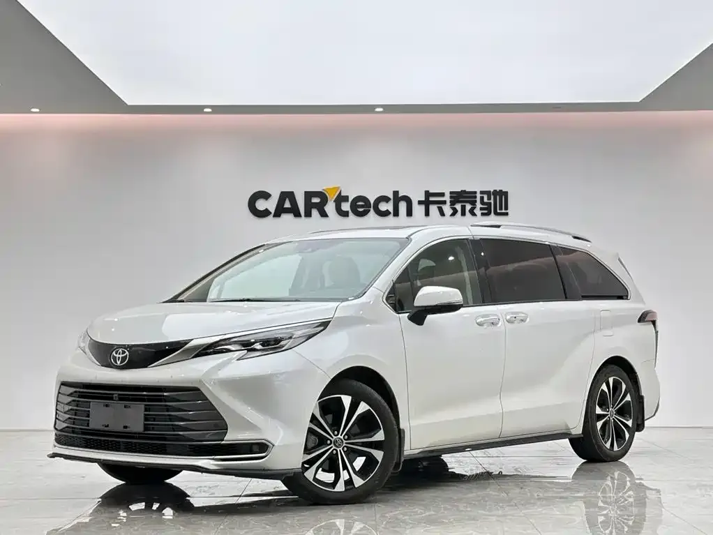 Toyota Sienna — фото 1