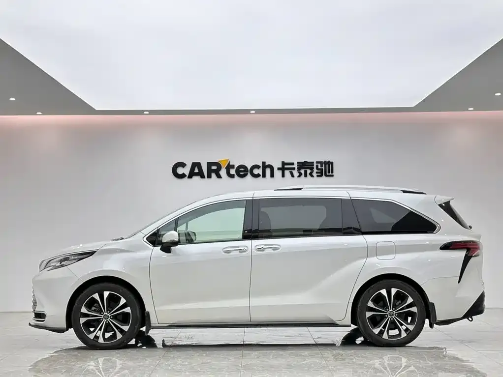 Toyota Sienna — фото 4