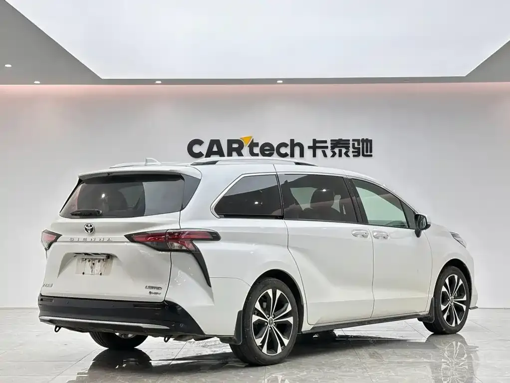 Toyota Sienna — фото 9